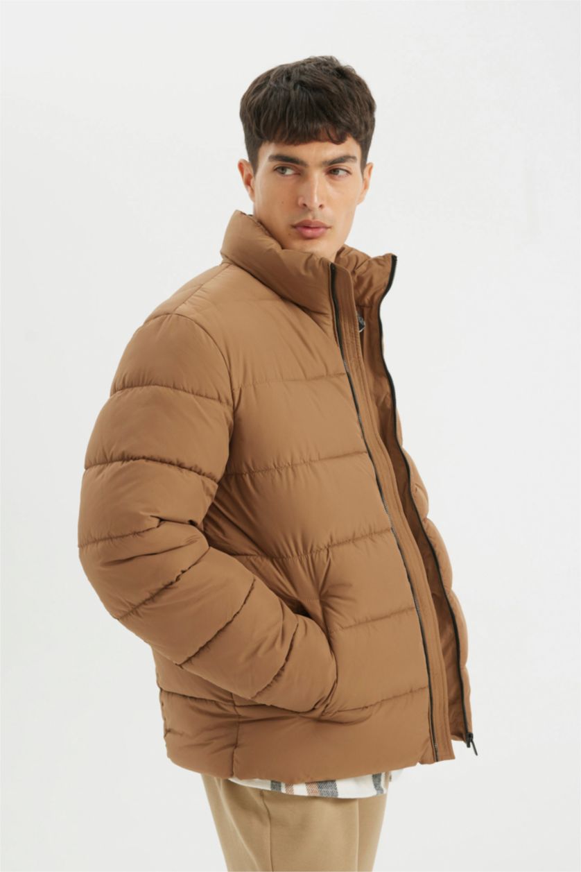 Мужчины Верблюжья шерсть Дутая куртка водоотталкивающая приталенного кроя с воротником на молнии