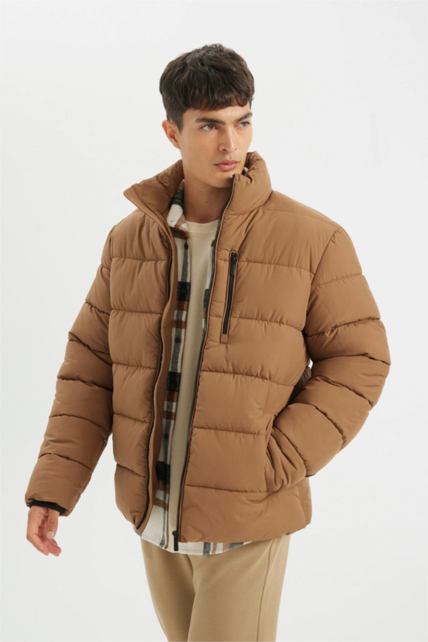 Мужчины Верблюжья шерсть Дутая куртка водоотталкивающая приталенного кроя с воротником на молнии