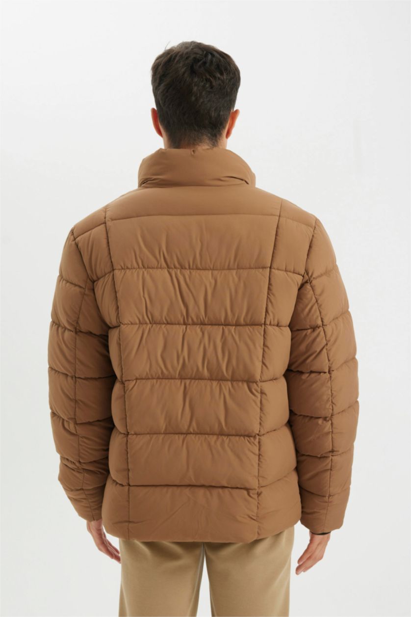 Мужчины Верблюжья шерсть Дутая куртка водоотталкивающая приталенного кроя с воротником на молнии