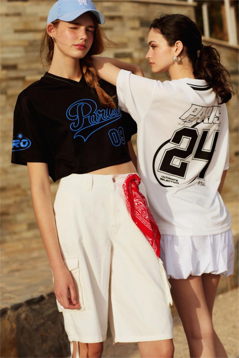 Kadın Beyaz Oversıze Polo Yaka Baskılı Kısa Kollu Tişört