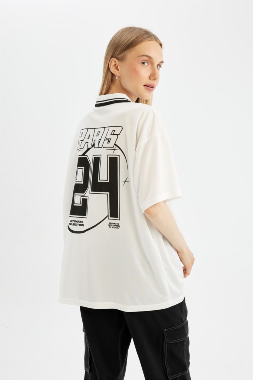 Kadın Beyaz Oversıze Polo Yaka Baskılı Kısa Kollu Tişört