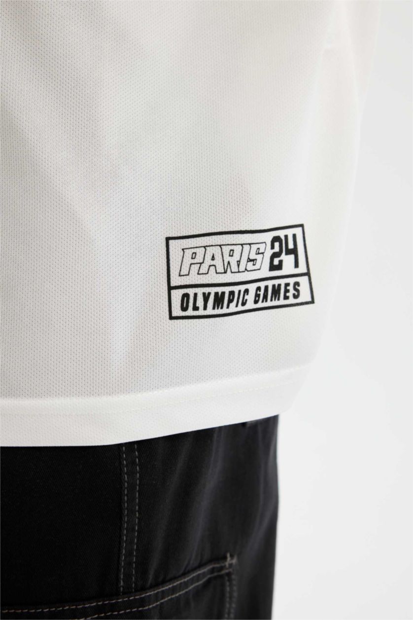 Kadın Beyaz Oversıze Polo Yaka Baskılı Kısa Kollu Tişört