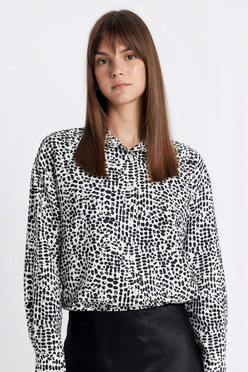 نساء بيج فاتح قميص طويل مطبوع قصة مريحة