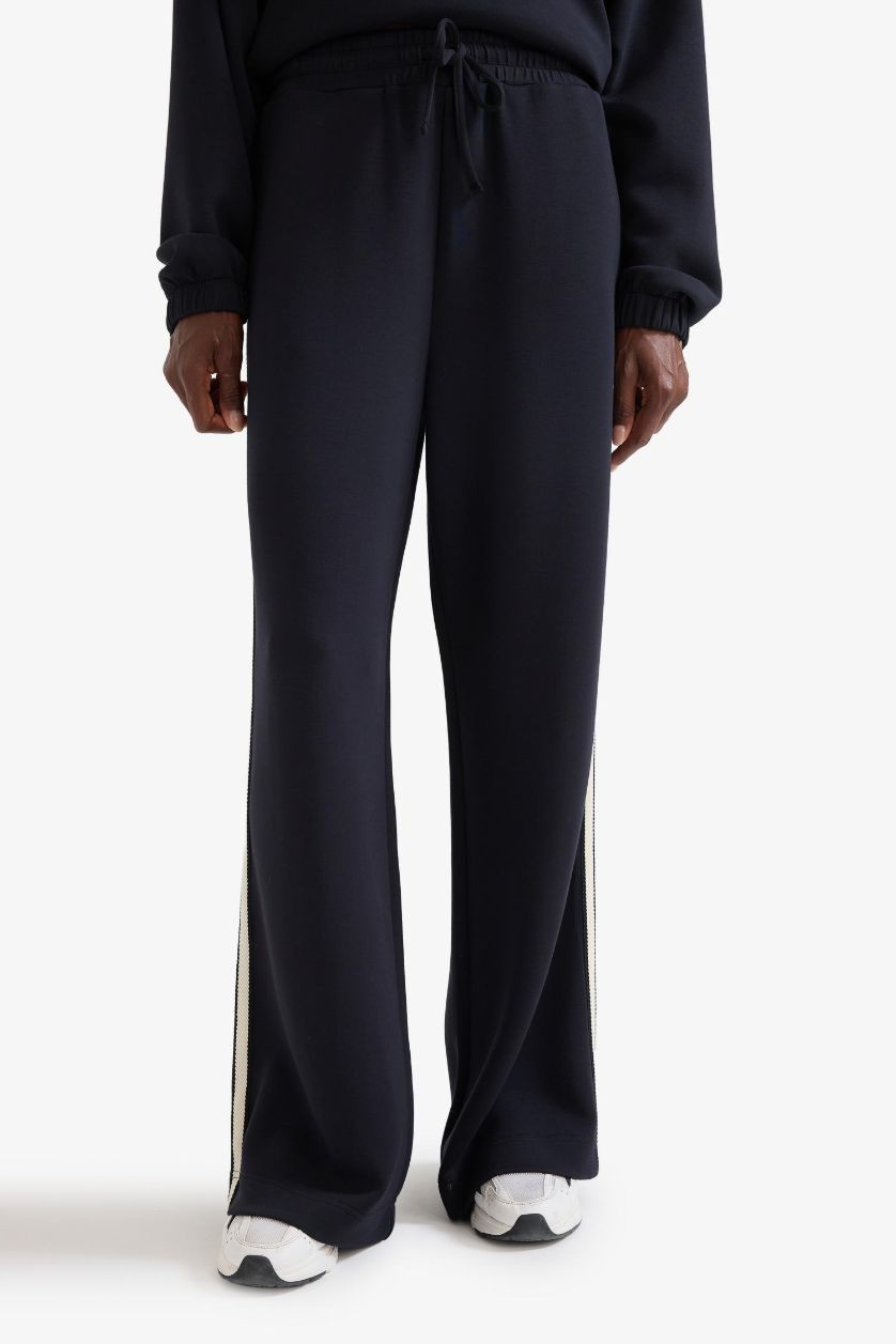 Kadın Siyah Wide Leg Geniş Paça Cepli Standart Boy Modal Soft Touch Pantolon