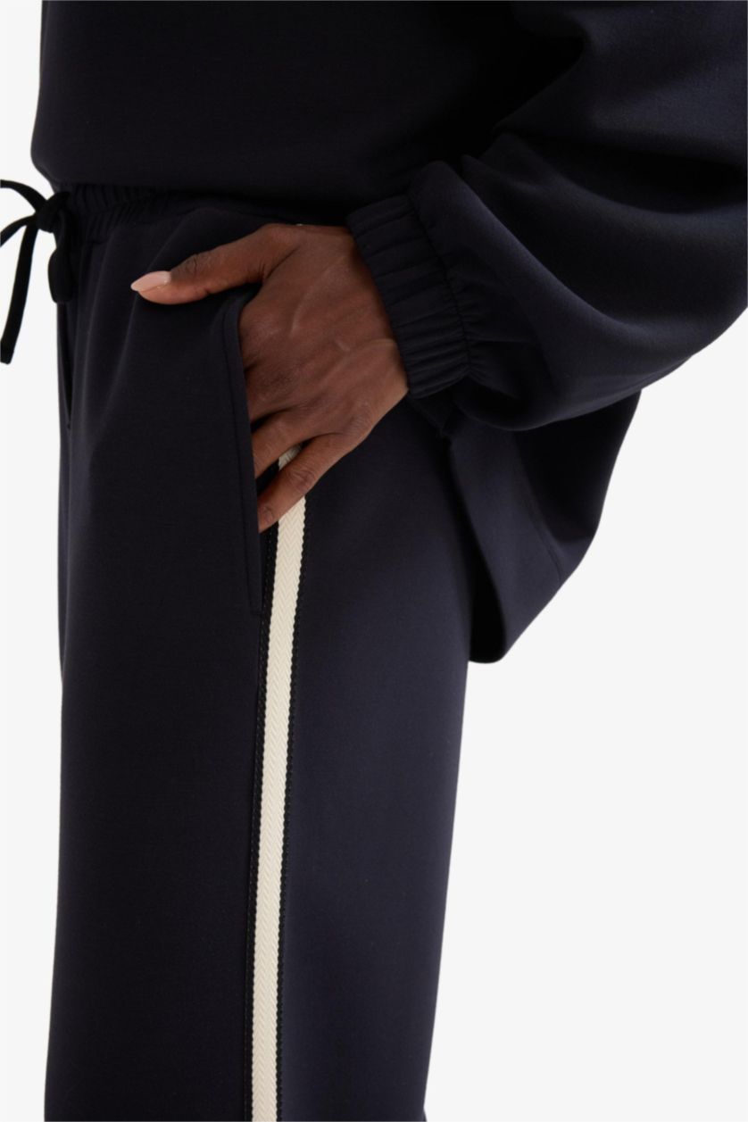 Kadın Siyah Wide Leg Geniş Paça Cepli Standart Boy Modal Soft Touch Pantolon