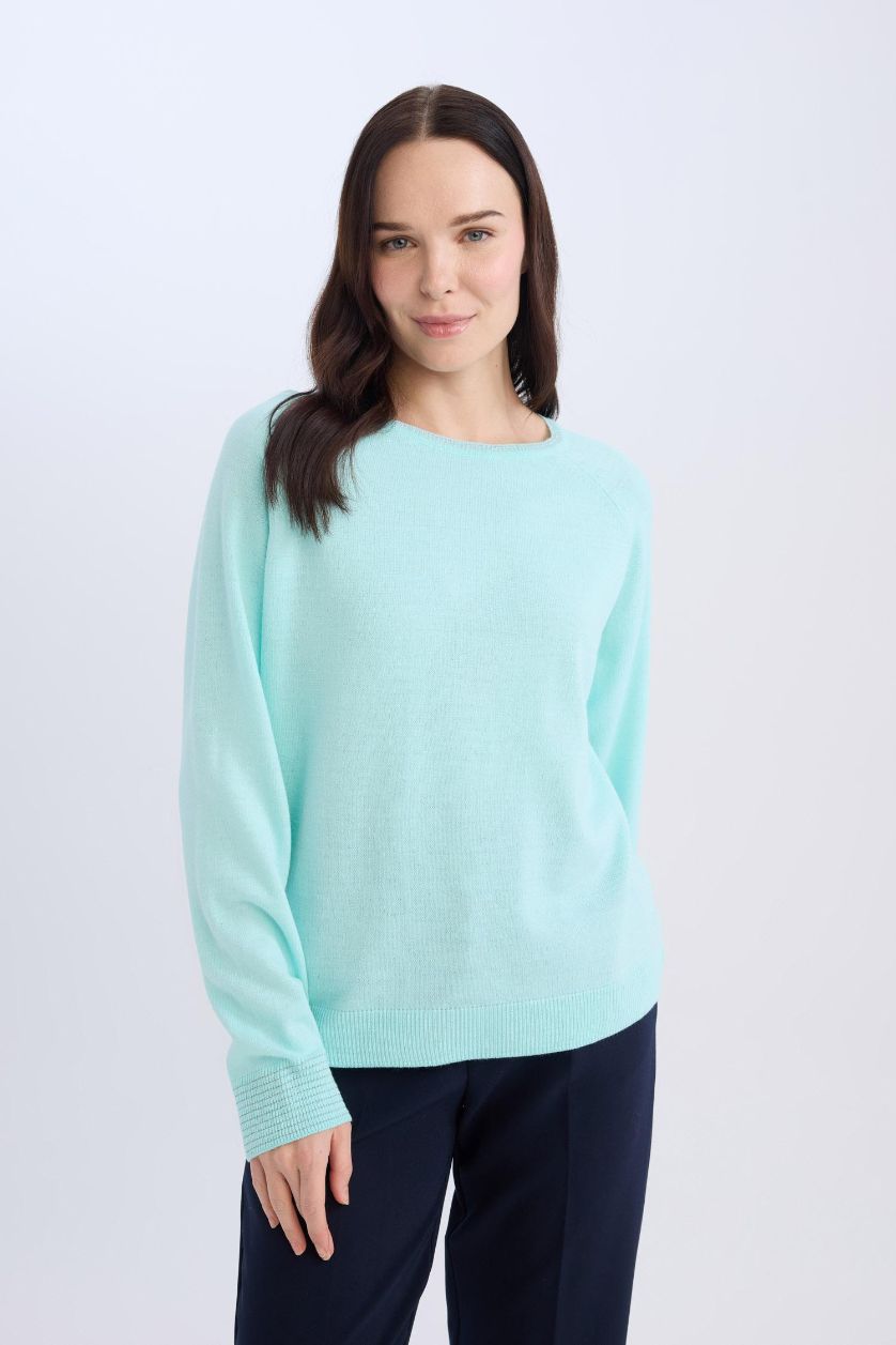 Woman Light Mint Regular Fit Crew Neck Glitter Detailed Knitted Tunic