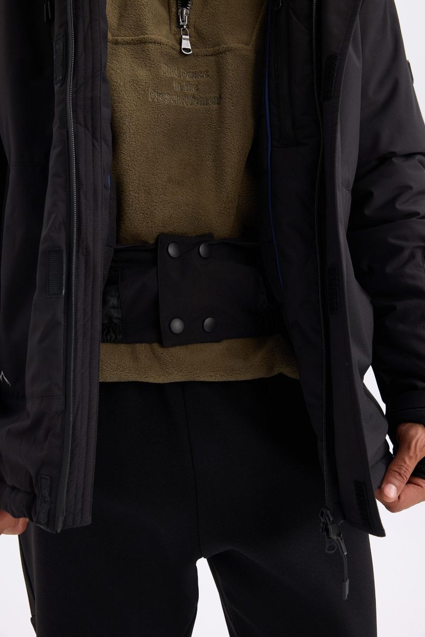 Мужчины Черный Куртка водоотталкивающая с капюшоном, DeFactoFit