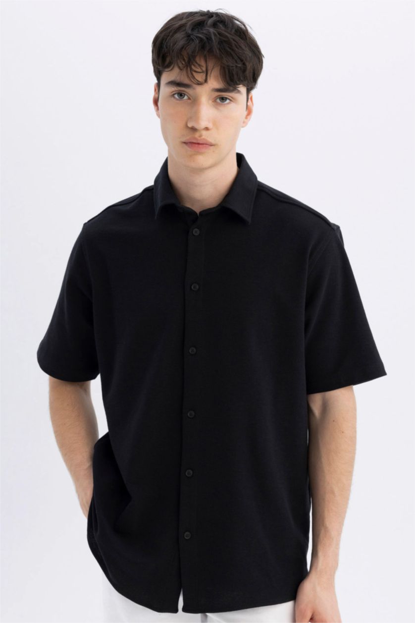 Man Black Regular Fit Cotton Short Sleeve Shirt