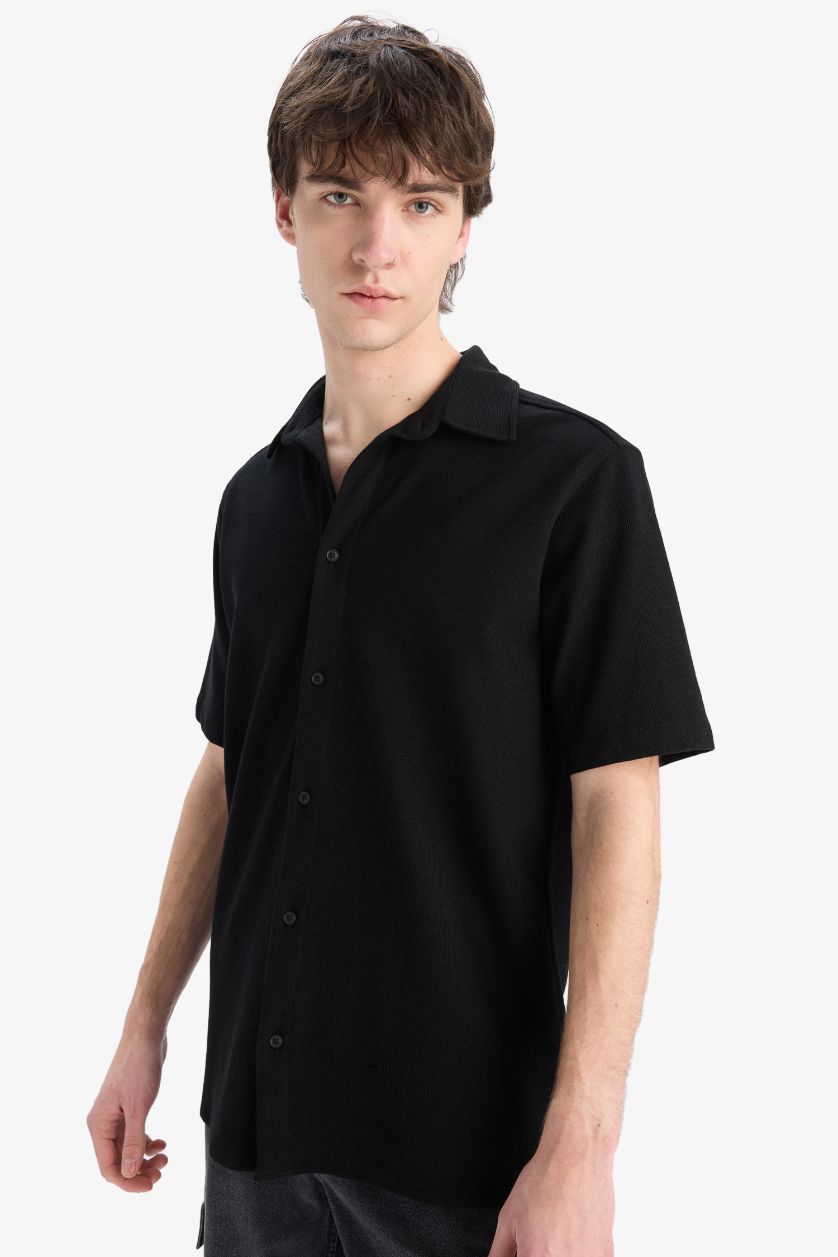 Man Black Regular Fit Cotton Short Sleeve Shirt