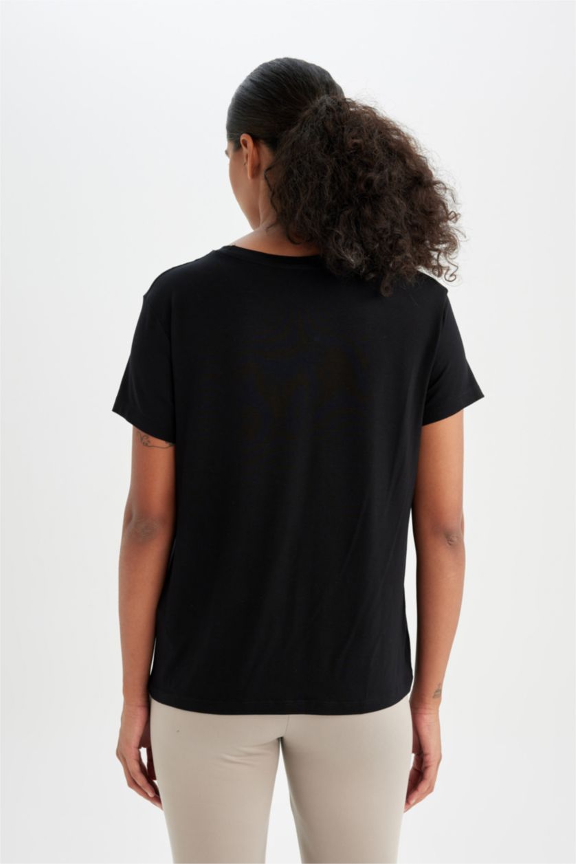 Kadın Siyah Standart Fit Bisiklet Yaka Sporcu Basic Düz Kısa Kollu Tişört