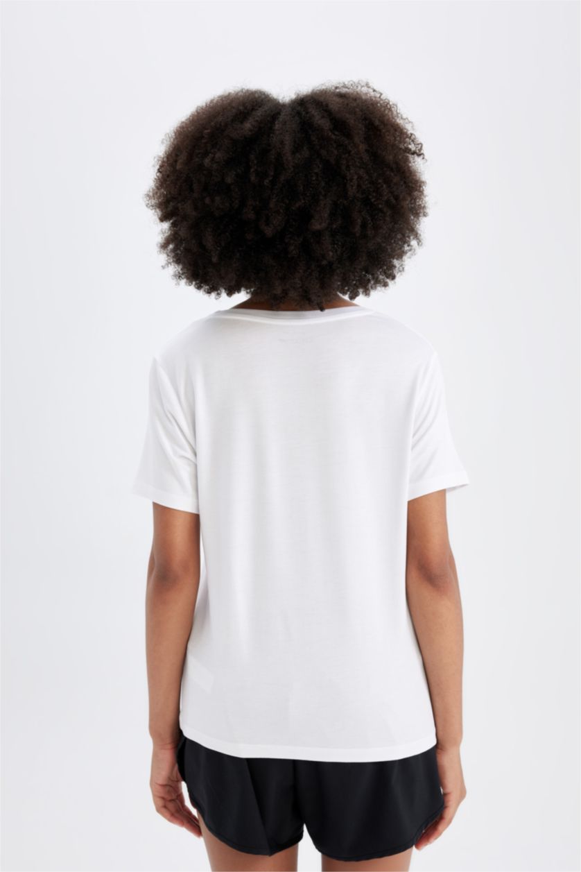 Kadın Beyaz Standart Fıt Bisiklet Yaka Sporcu Kısa Kollu Tişört