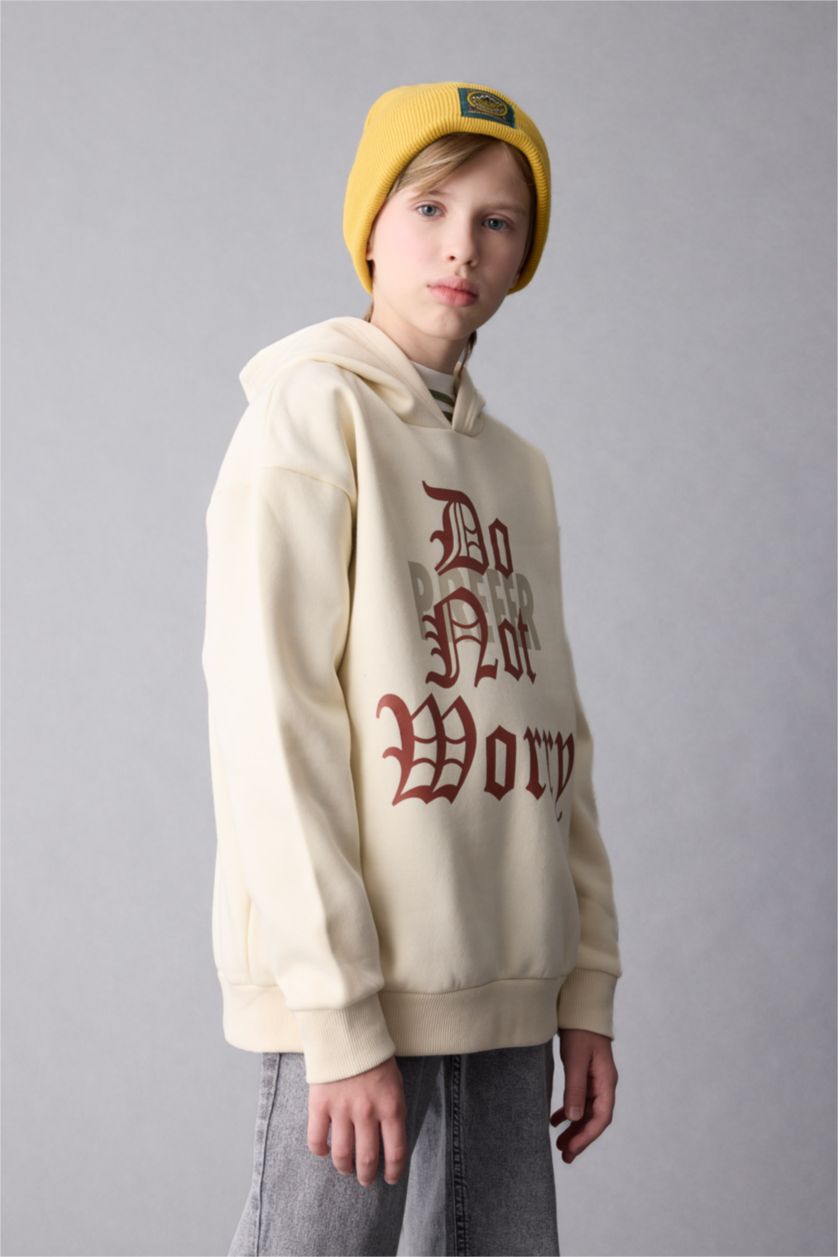 أولاد اللون الرملي سويت شيرت ولادي واسع ثقيل بغطاء للرأس وطبعة حروف