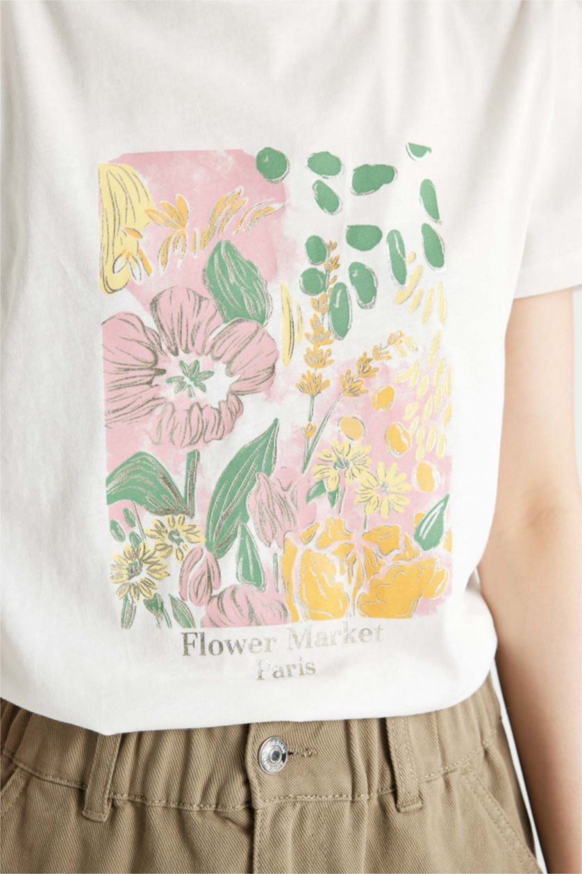 نساء بيج فاتح تيشيرت نص كم بنقشة الزهور قصة عادية برقبة مستديرة