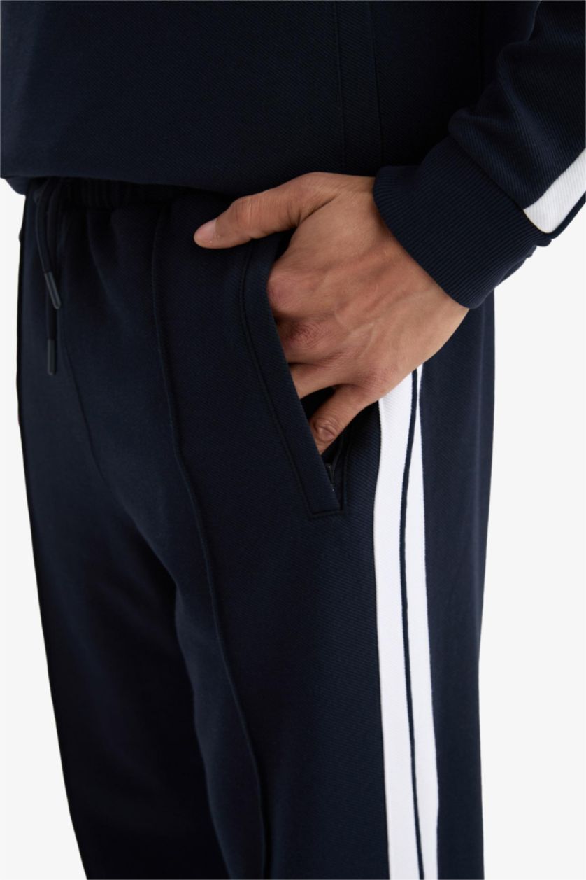 MAN NAVY Standard Fit Jogger