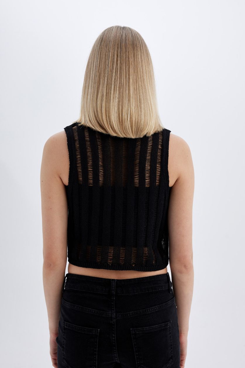 Kadın Siyah Regular Fit Crop Bisiklet Yaka Kroşe Atlet