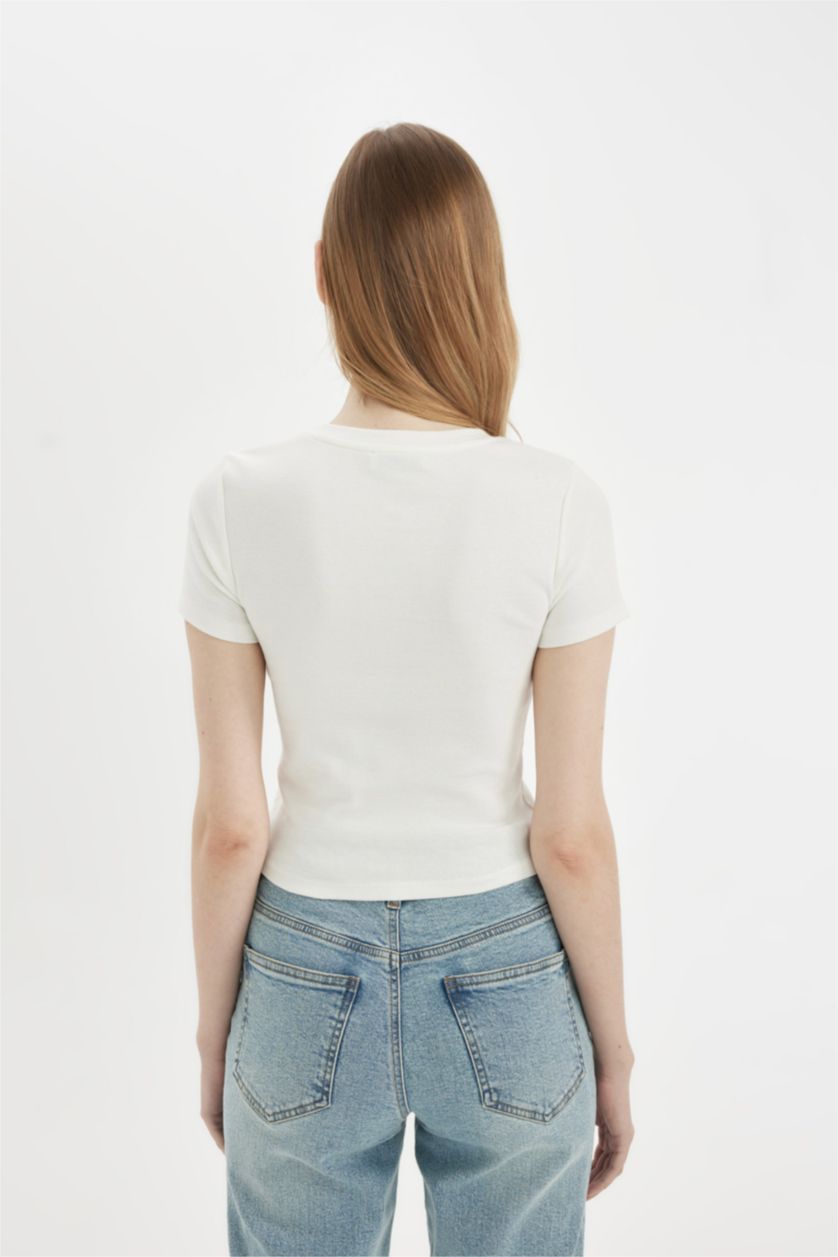 نساء اوف وايت تيشيرت نص كم مضلع سليم فيت برقبة مستديرة