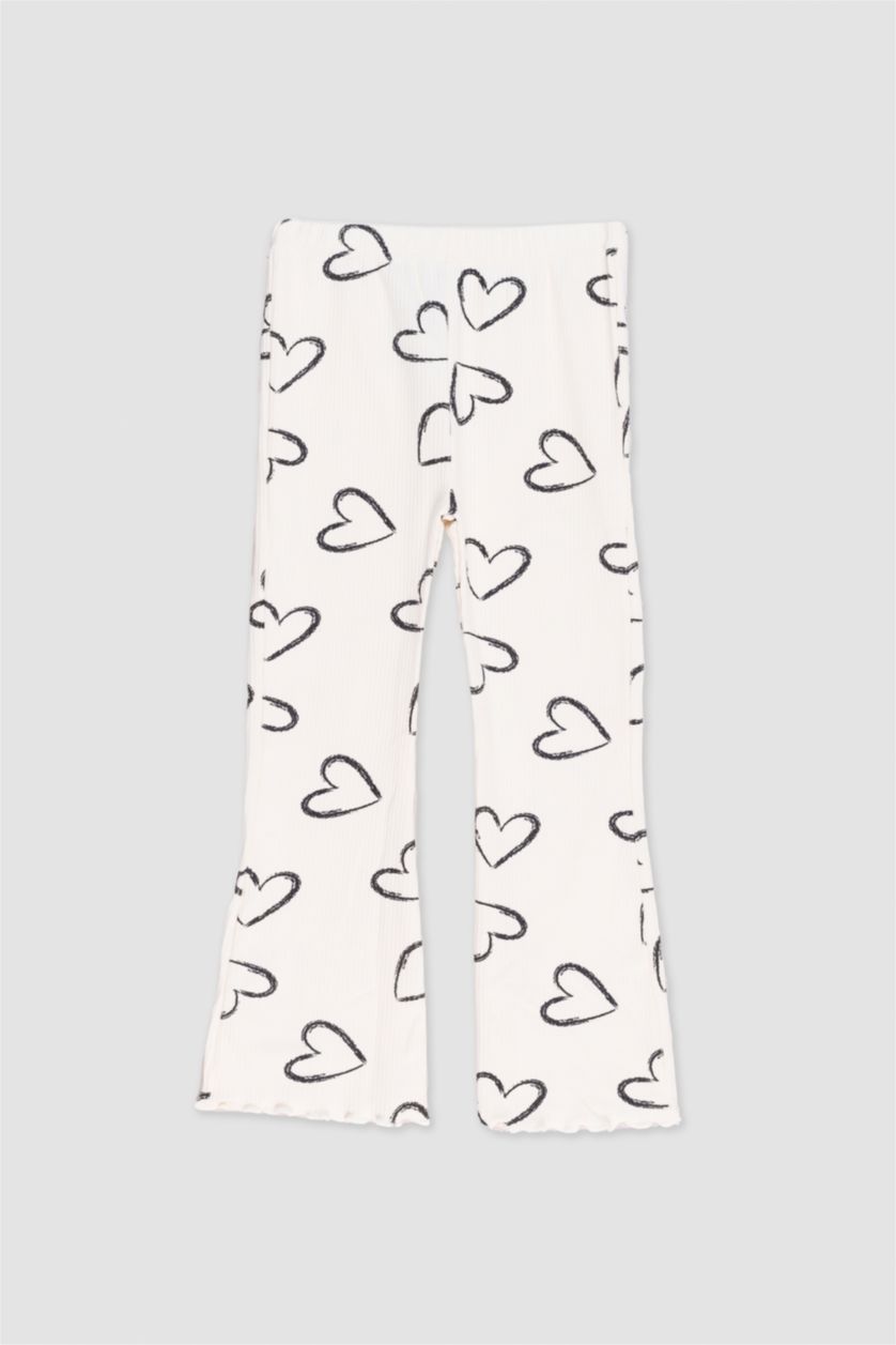 طفلة صغيرة بيج فاتح طقم بيبي بناتي قصة عادية بطبعة قلب - قطعتين