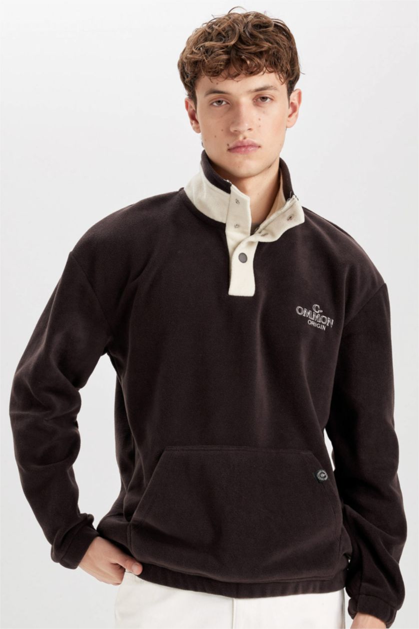 Erkek Kahve Boxy Fit Çıtçıtlı Dik Yaka Nakışlı Polar Sweatshirt