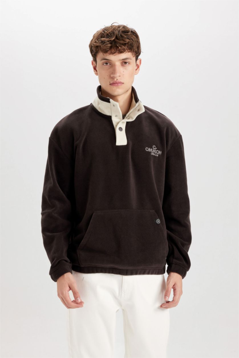 Erkek Kahve Boxy Fit Çıtçıtlı Dik Yaka Nakışlı Polar Sweatshirt