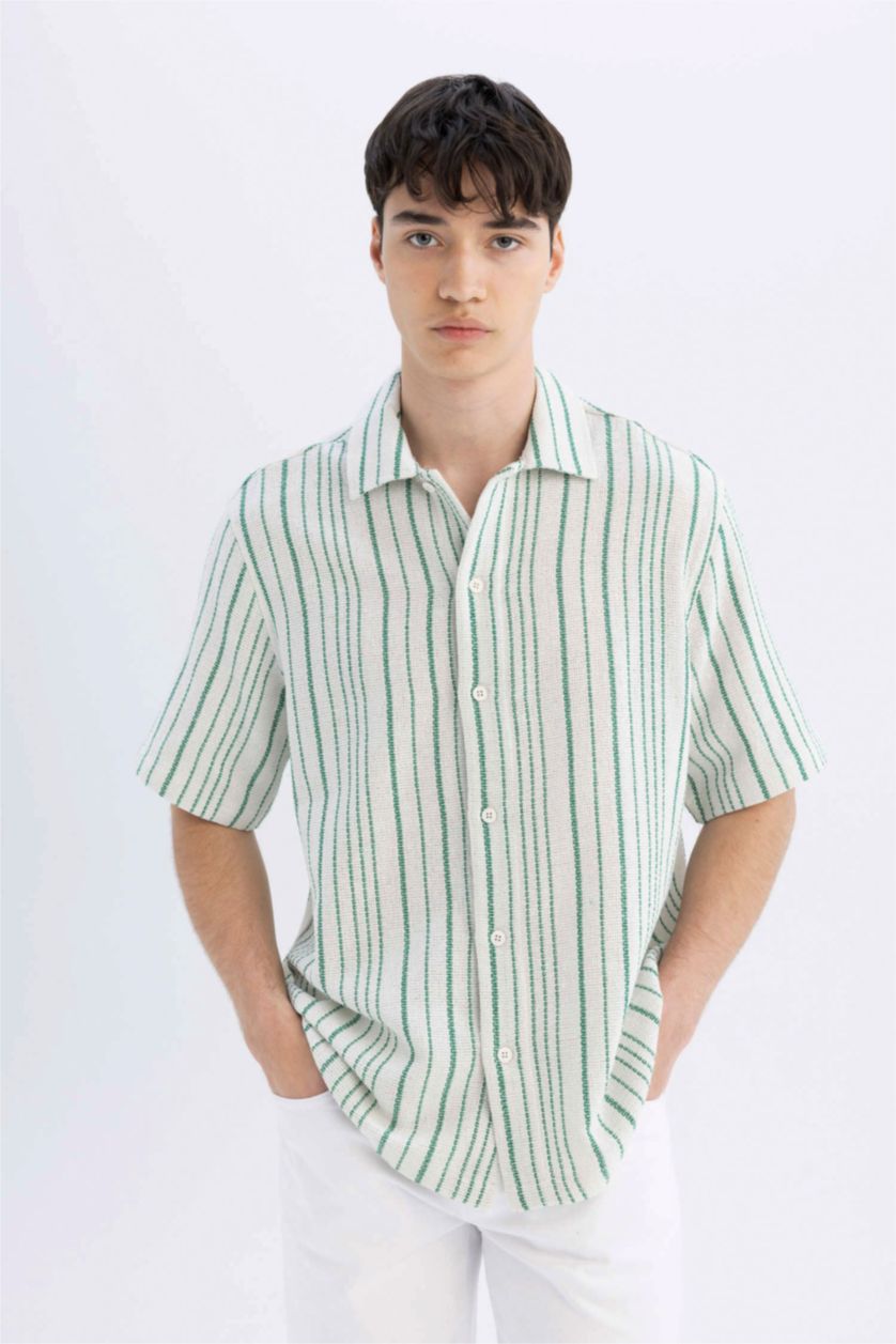 رجال أخضر قميص مخطط نص ردن قصة مريحة