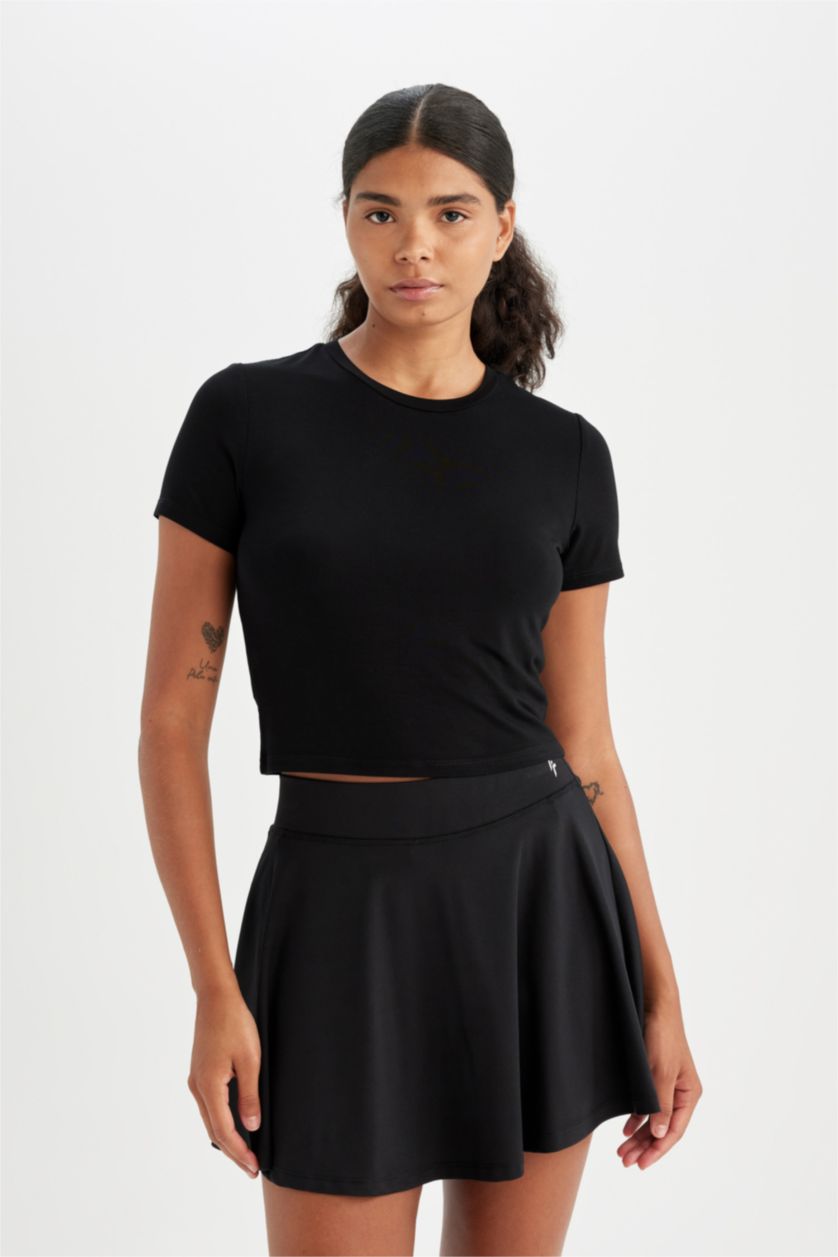 Kadın Siyah Crop Bisiklet Yaka Sporcu Kısa Kollu Tişört