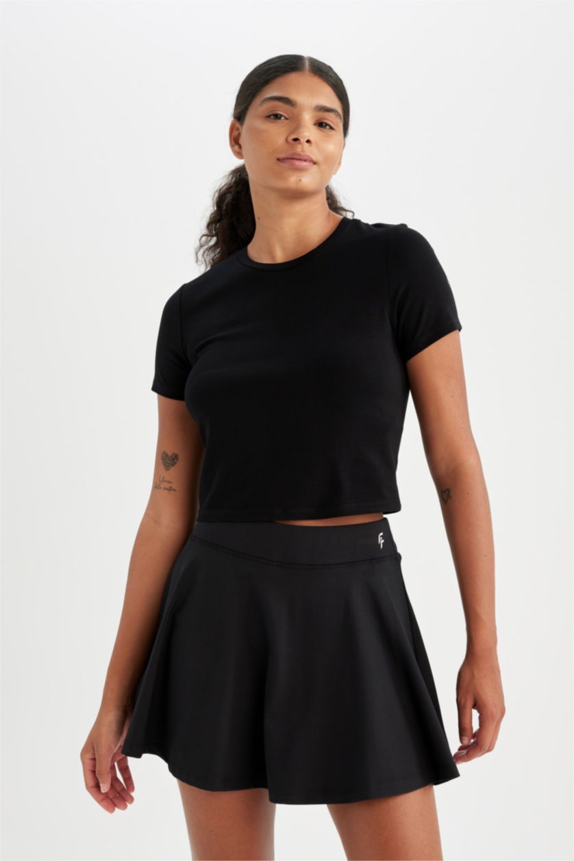 Kadın Siyah Crop Bisiklet Yaka Sporcu Kısa Kollu Tişört