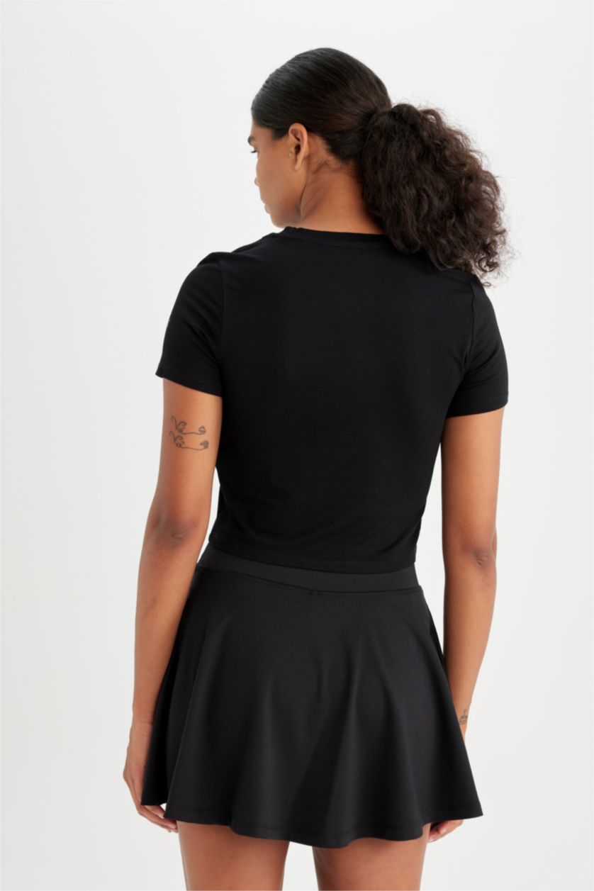 Kadın Siyah Crop Bisiklet Yaka Sporcu Kısa Kollu Tişört