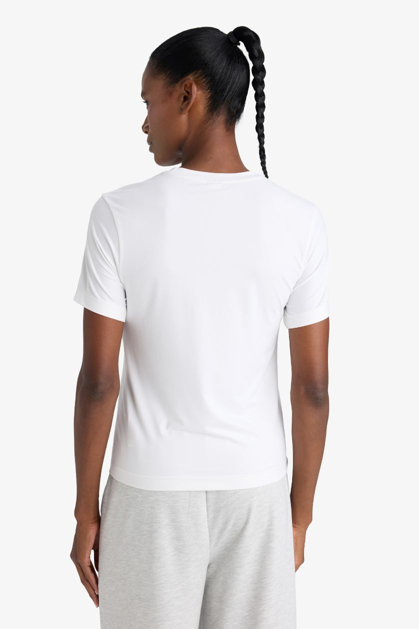Kadın Beyaz Standart Fit Bisiklet Yaka Sporcu Basic Düz Kısa Kollu Beyaz Tişört