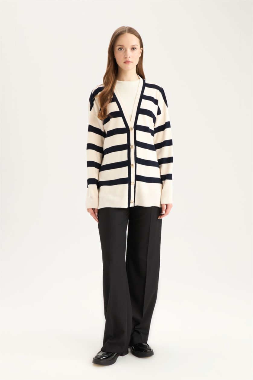 Kadın Lacivert Regular Fit V Yaka Çizgili Düğme Kapmalı Tunik Triko Hırka