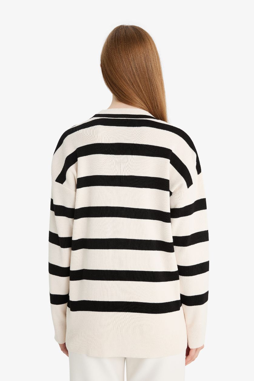 Woman Ecru Regular Fit V-Neck Cardigan