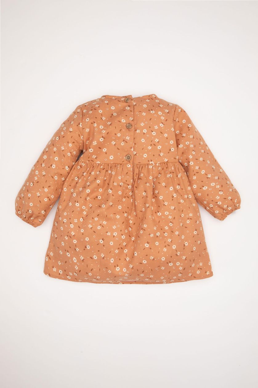 طفلة صغيرة بني فاتح فستان بنقشة الزهور من التويل قصة عادية برقبة مستديرة