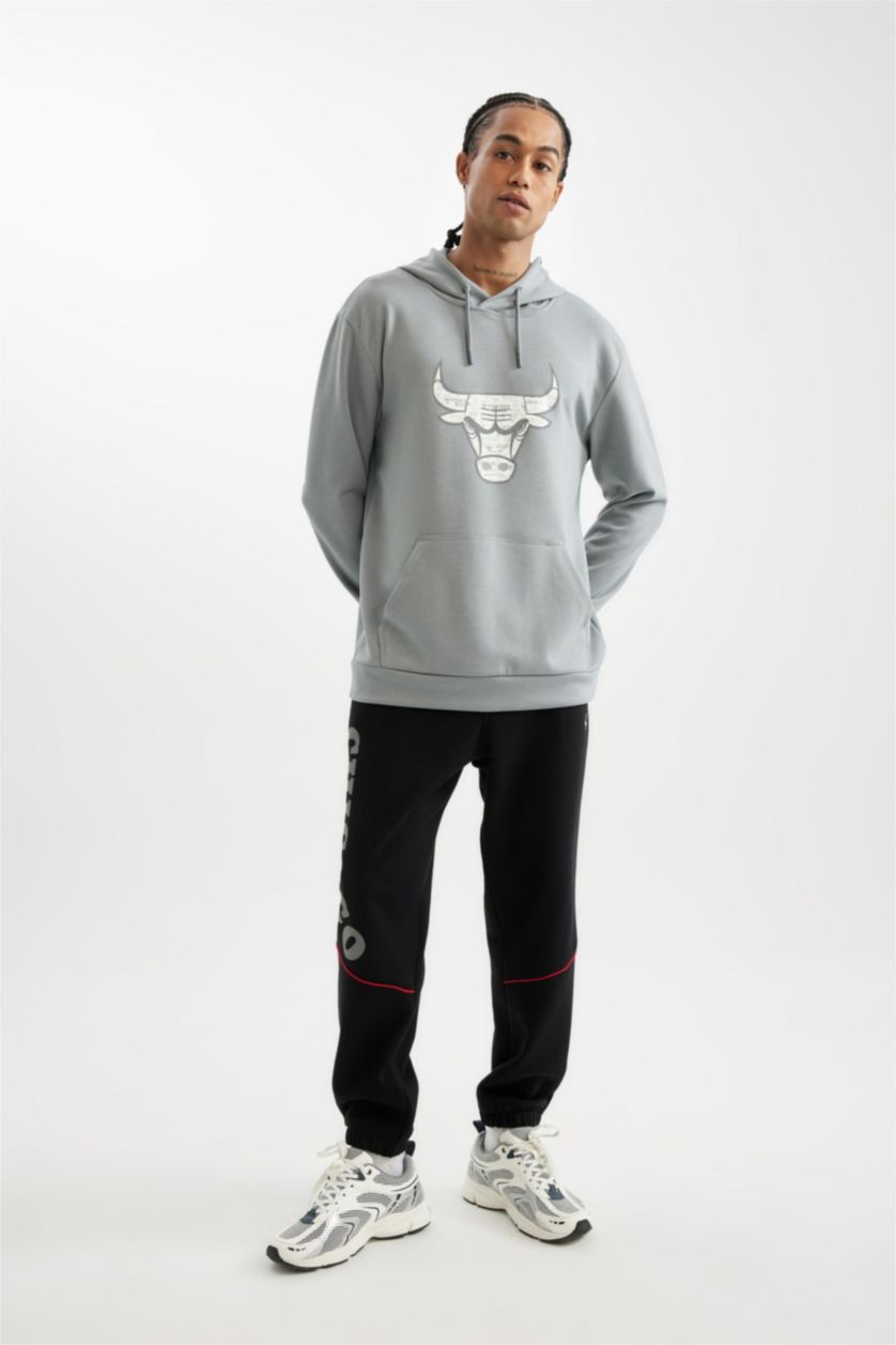 Erkek Gri NBA Chicago Bulls Standart Fit Kapüşonlu Skuba Dalgıç Kumaş Sweatshirt