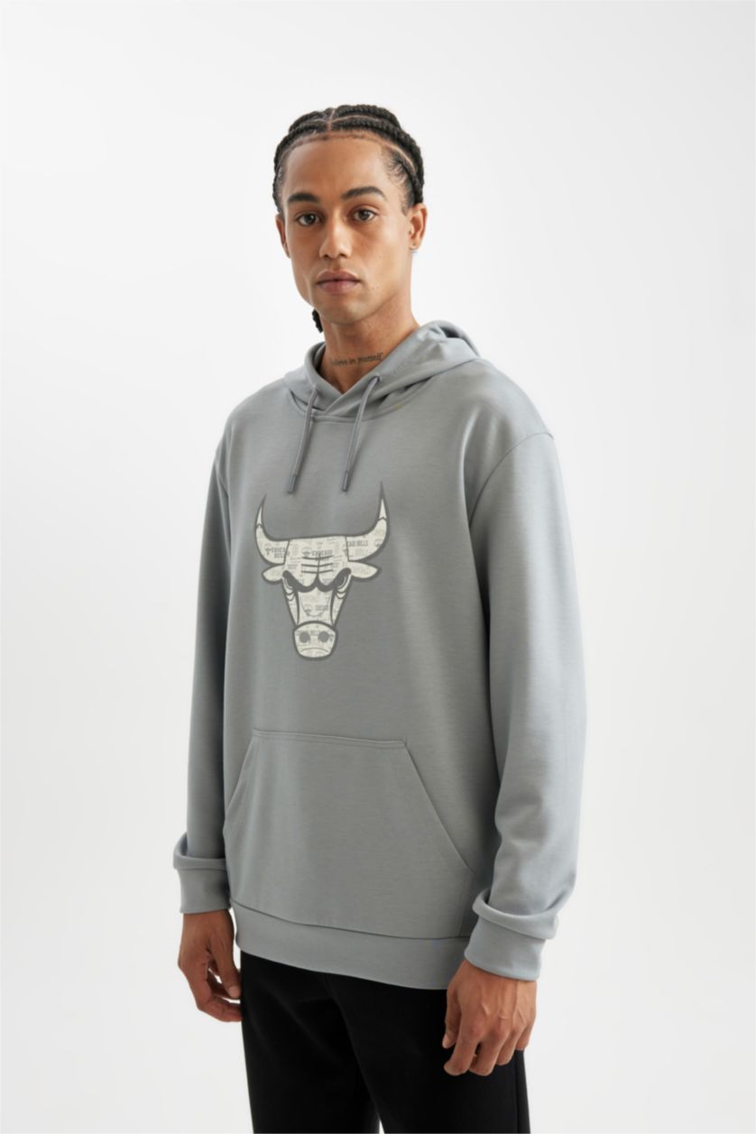 Erkek Gri NBA Chicago Bulls Standart Fit Kapüşonlu Skuba Dalgıç Kumaş Sweatshirt