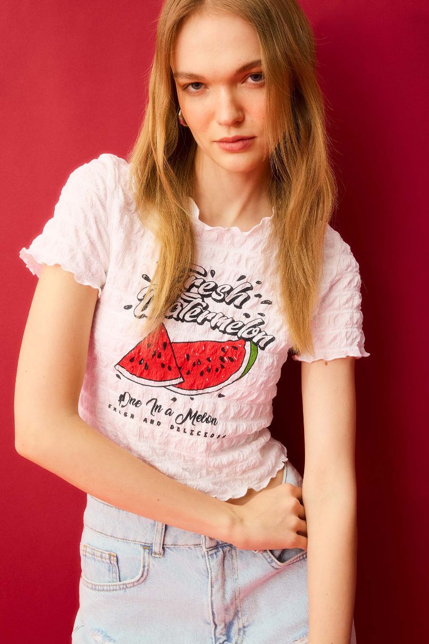 Kadın Kırık Beyaz Fıtted Bisiklet Yaka Baskılı Bubble Kısa Kollu Tişört