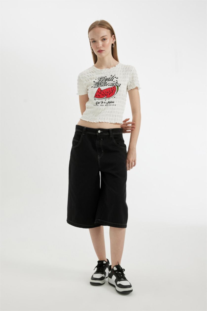 Kadın Kırık Beyaz Fıtted Bisiklet Yaka Baskılı Bubble Kısa Kollu Tişört