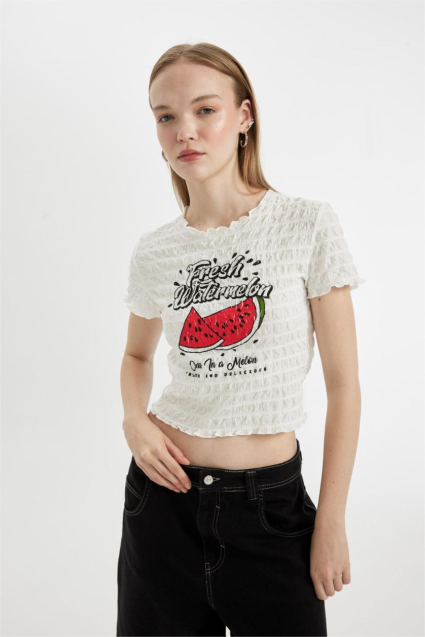 Kadın Kırık Beyaz Fıtted Bisiklet Yaka Baskılı Bubble Kısa Kollu Tişört