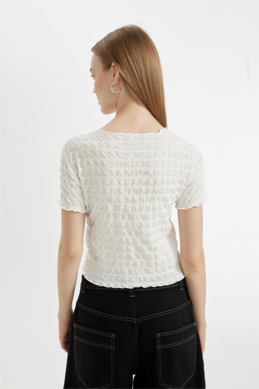 Kadın Kırık Beyaz Fıtted Bisiklet Yaka Baskılı Bubble Kısa Kollu Tişört