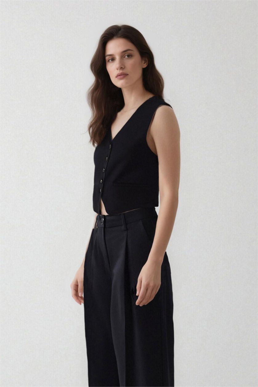 حريمي أسود فيست بياقة V