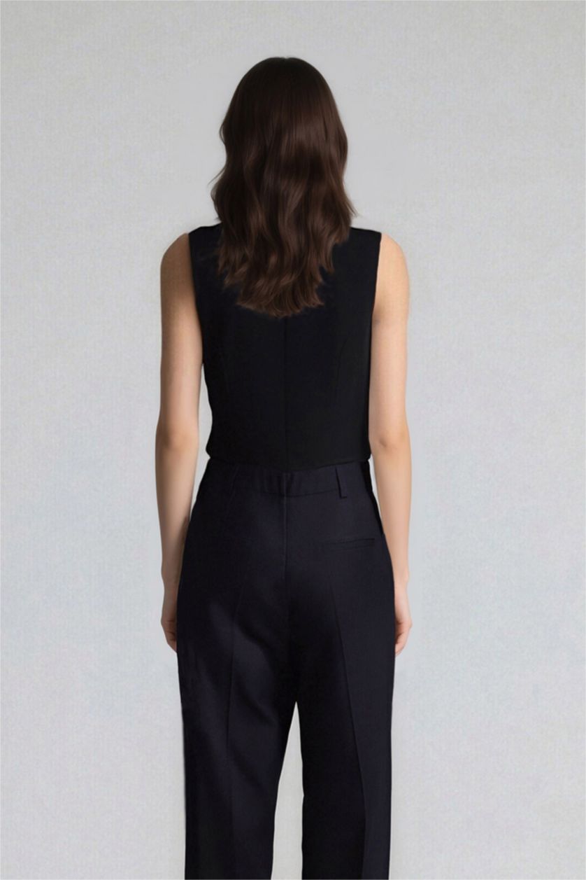 حريمي أسود فيست بياقة V