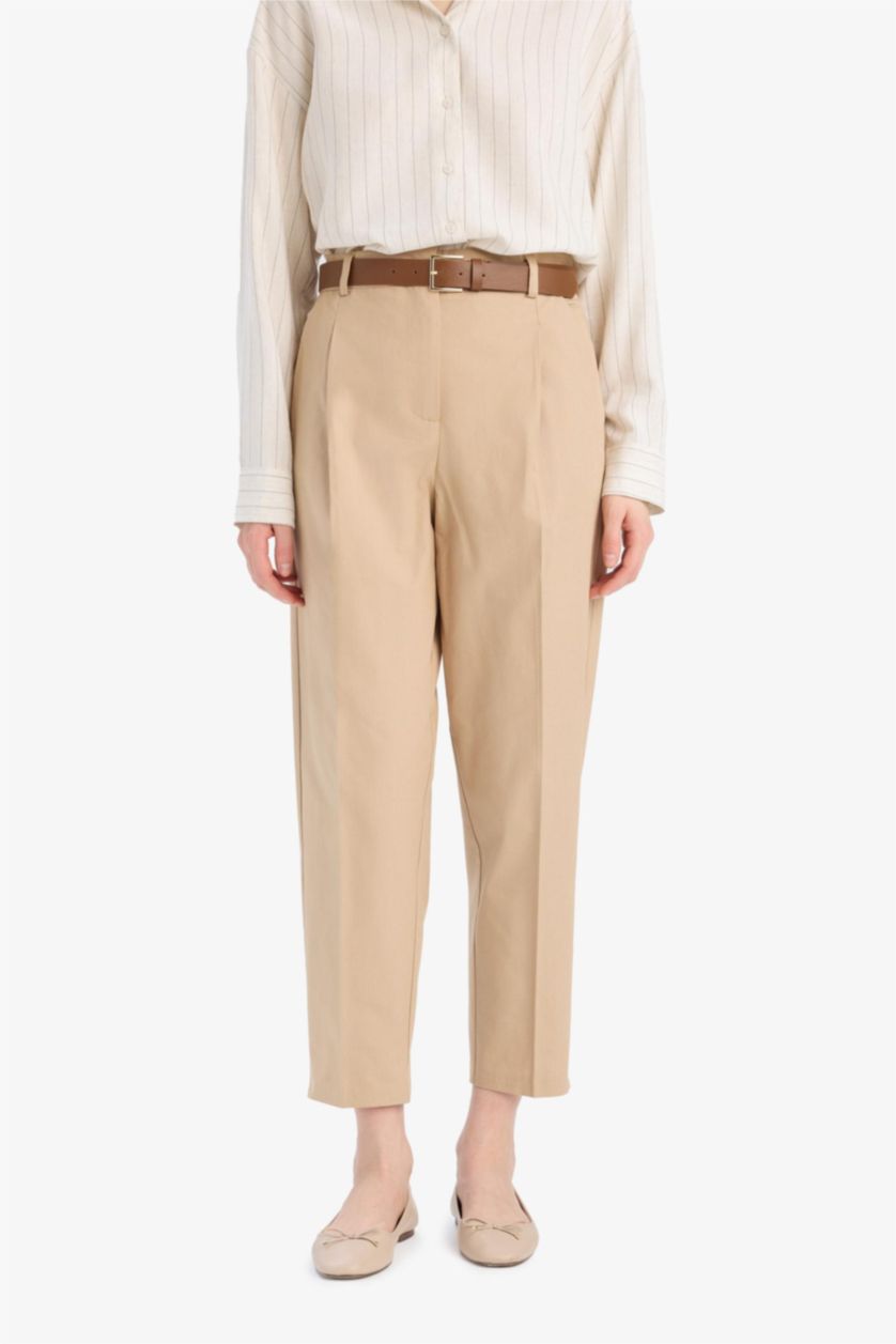 Kadın Açık Vizon 	Carrot Fit Gabardin Kumaş Pantolon Kemerli Yüksek Bel Kısa Paça