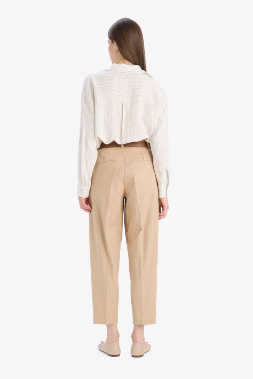 Kadın Açık Vizon 	Carrot Fit Gabardin Kumaş Pantolon Kemerli Yüksek Bel Kısa Paça