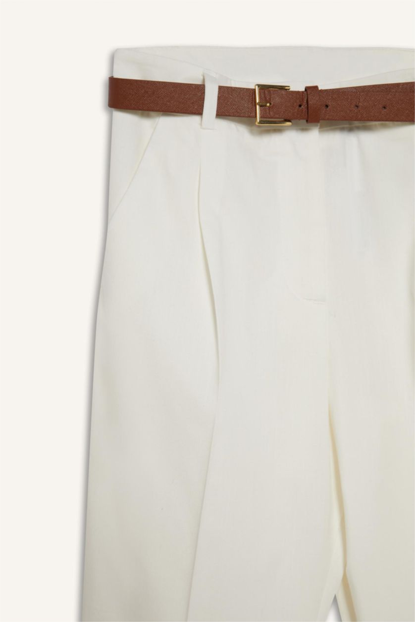 Kadın Kırık Beyaz 	Carrot Fit Gabardin Kumaş Pantolon Kemerli Yüksek Bel Kısa Paça