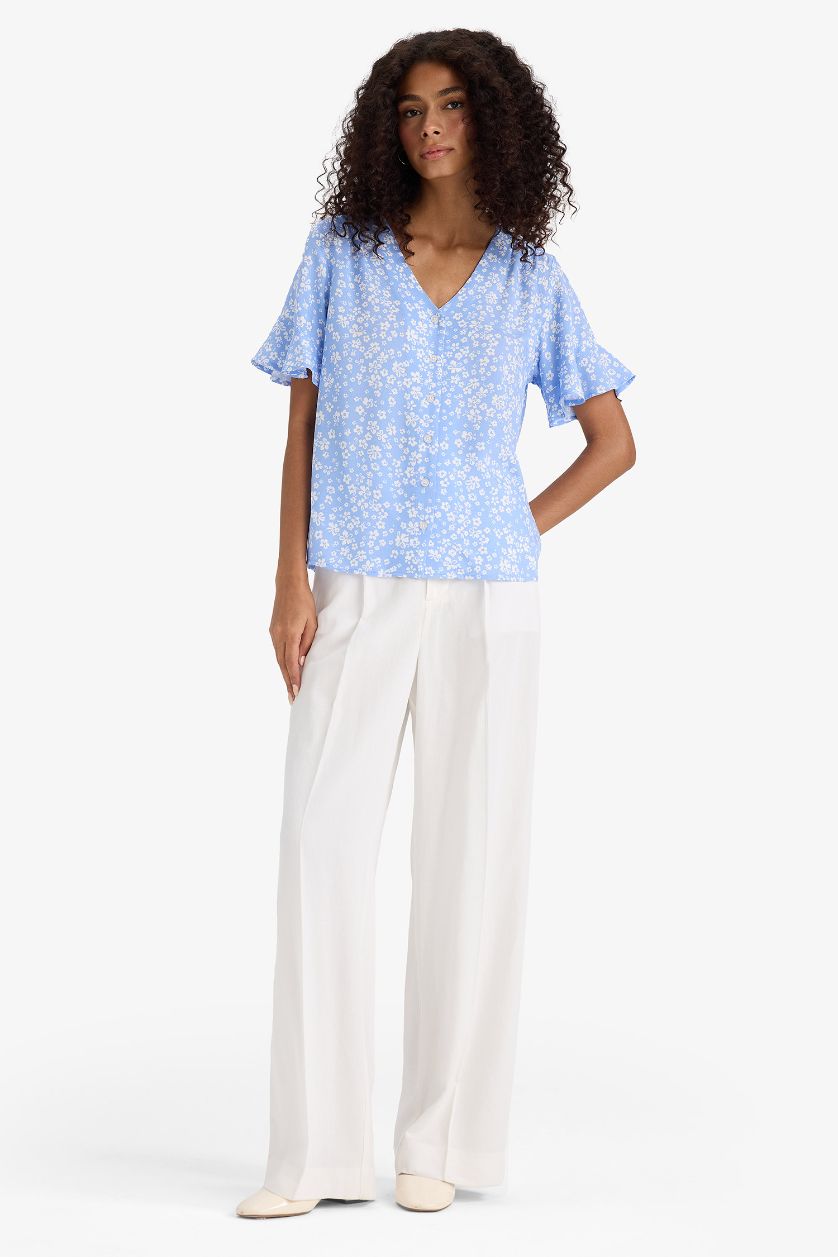 Kadın Açık Mavi Regular Fit Çiçekli V Yaka Kısa Kollu Gömlek