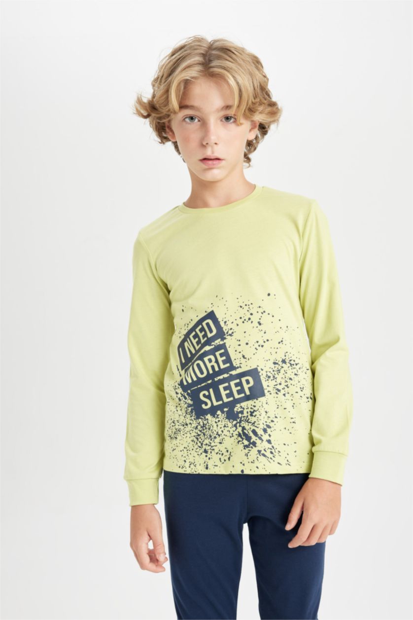 أولاد أخضر فاتح طقم بيجاما ولادي قصة عادية بطبعة حروف - قطعتين