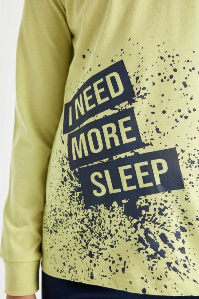 أولاد أخضر فاتح طقم بيجاما ولادي قصة عادية بطبعة حروف - قطعتين