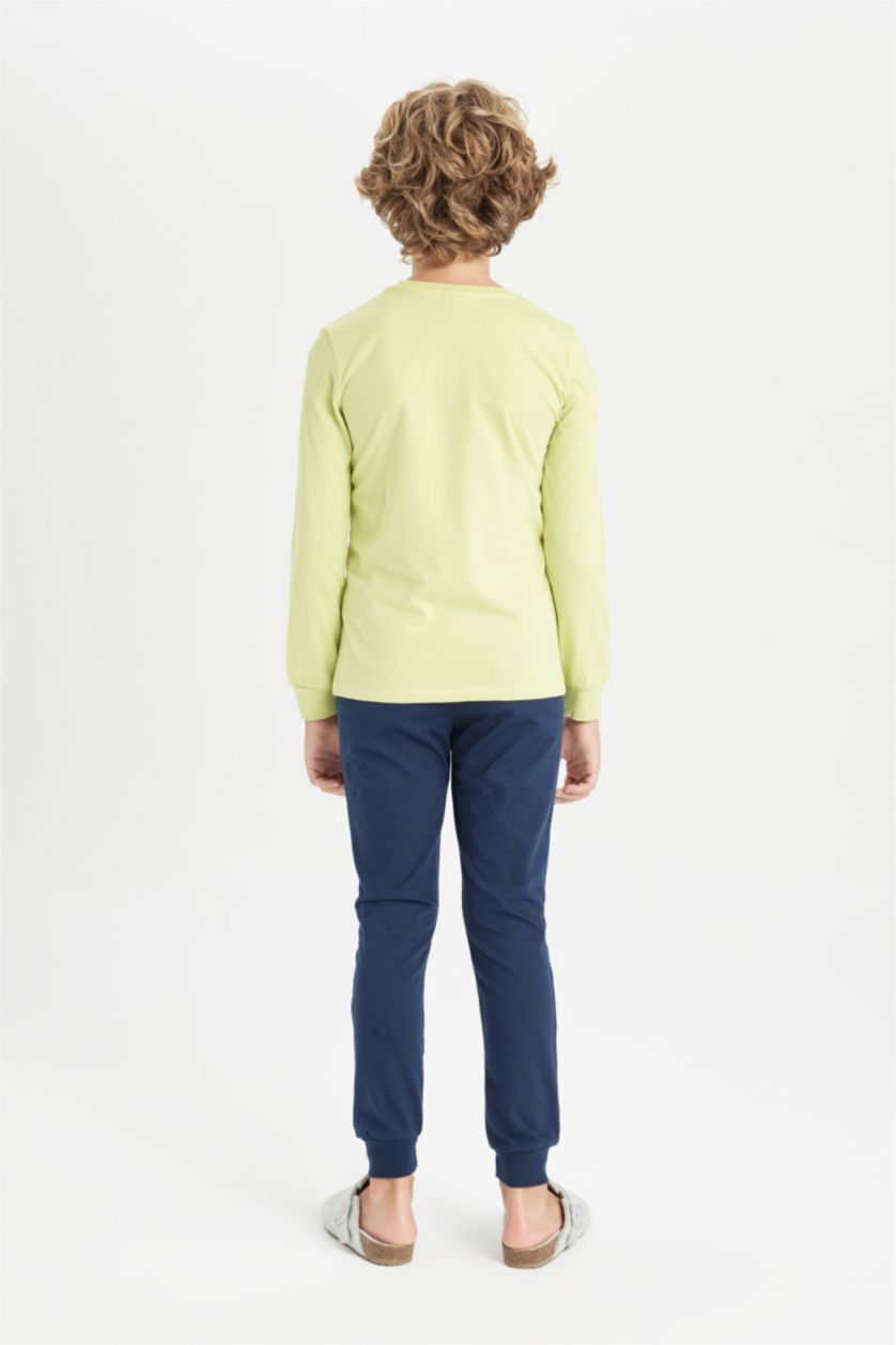 أولاد أخضر فاتح طقم بيجاما ولادي قصة عادية بطبعة حروف - قطعتين