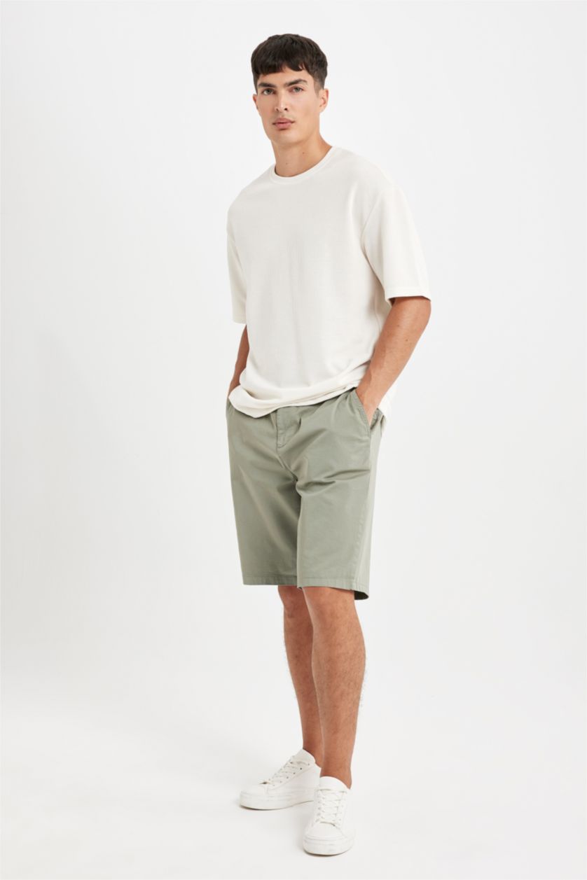 HOMME Kaki Short Bermuda en Gabardine à coupe régulière