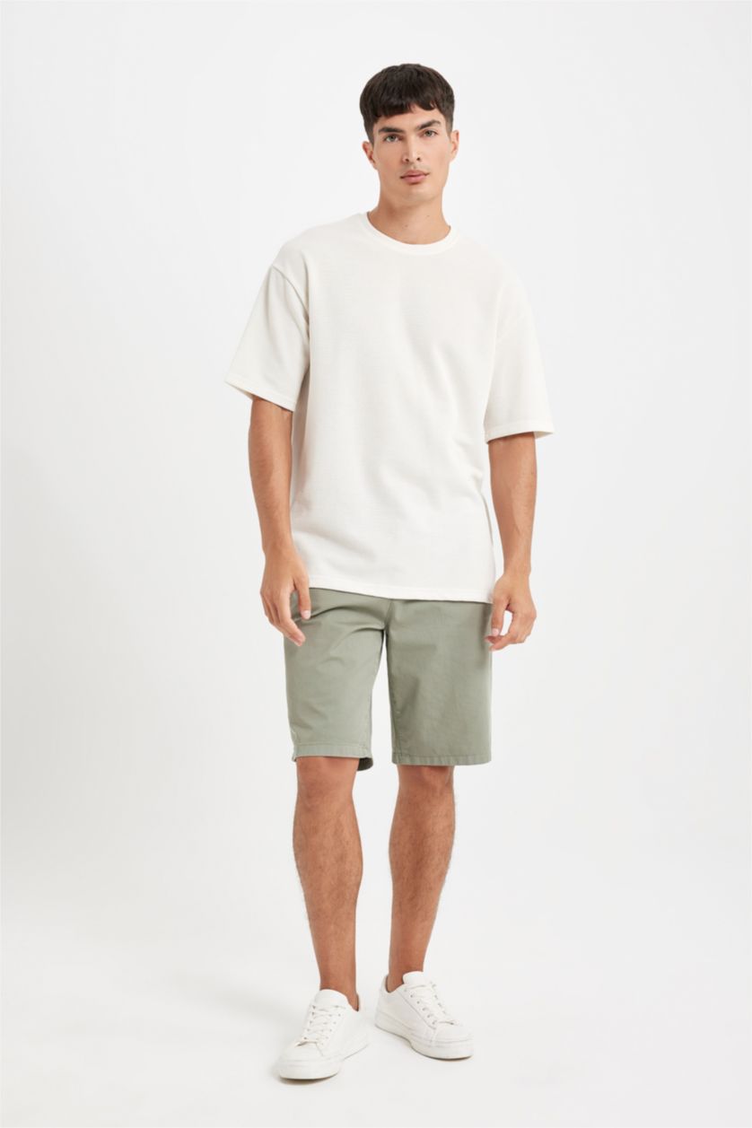 HOMME Kaki Short Bermuda en Gabardine à coupe régulière