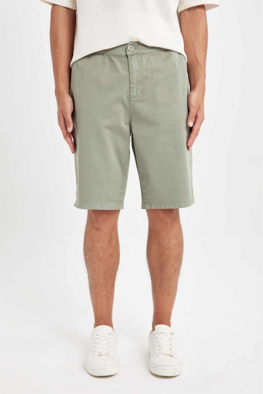 HOMME Kaki Short Bermuda en Gabardine à coupe régulière