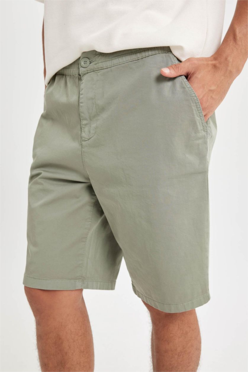 HOMME Kaki Short Bermuda en Gabardine à coupe régulière
